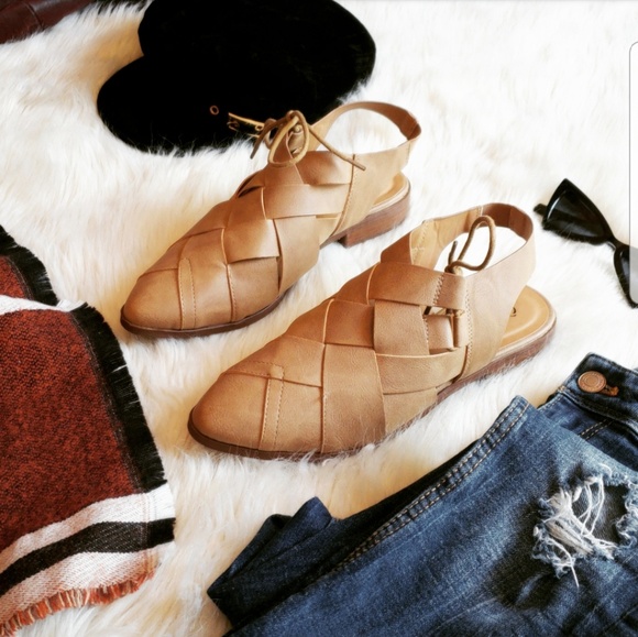 🆕️//The Quincy// Camel cutout vegan leather flat - Picture 6 of 6